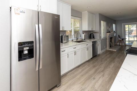 8326 Discovery Bay Ct, Antelope, CA 95843 photo 4