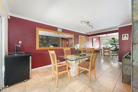 4923 Schuyler Dr, Carmichael, CA 95608 photo 9