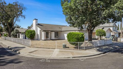 1100 Standish Ct, Modesto, CA 95358 photo 3