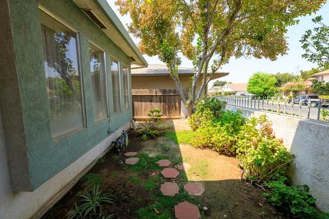 2208 Glasgow Dr, Ceres, CA 95307 photo 2