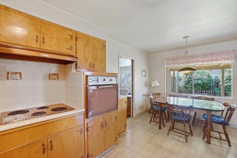 2006 W Elm St, Lodi, CA 95242 photo 9