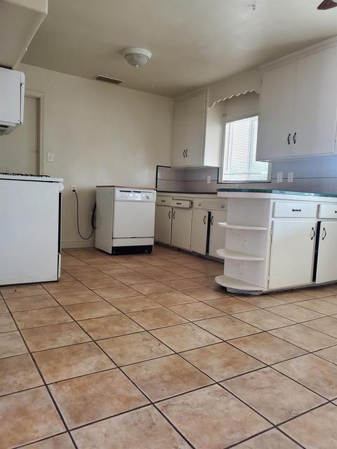 211 N Veach Ave, Manteca, CA 95337 photo 2
