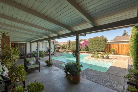909 Strathmore Dr, Modesto, CA 95355 photo 1