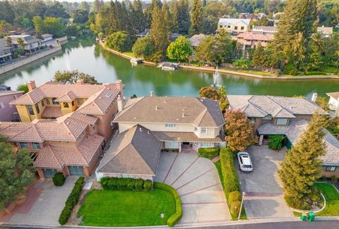 229 River Oaks Dr, Lodi, CA 95240 photo 2