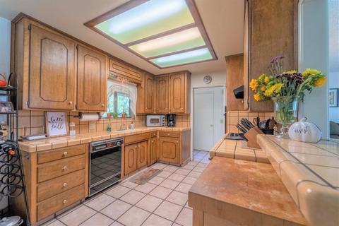 2565 E Canal Dr, Turlock, CA 95380 photo 16