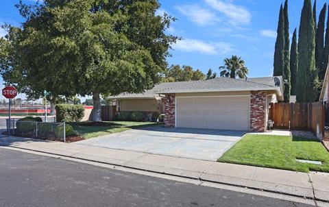 1490 Junewood Pl, Manteca, CA 95336 photo 2