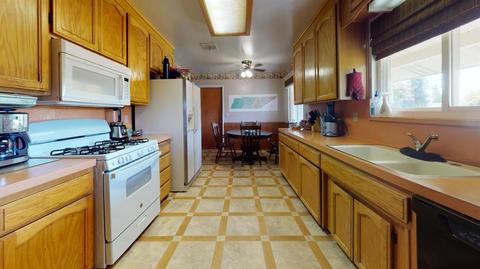220 S Berkeley Ave, Turlock, CA 95380 photo 4