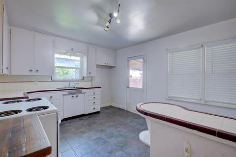 618 W Orangeburg Ave, Modesto, CA 95350 photo 6