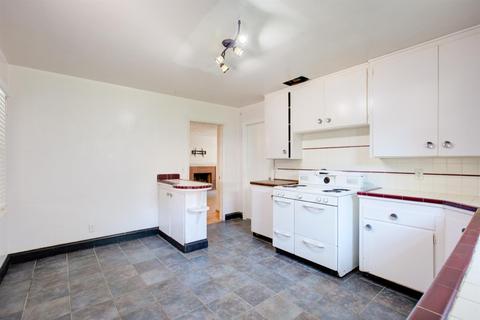 618 W Orangeburg Ave, Modesto, CA 95350 photo 8