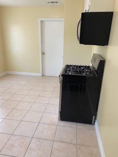 521 E Downs St, Stockton, CA 95204 photo 5