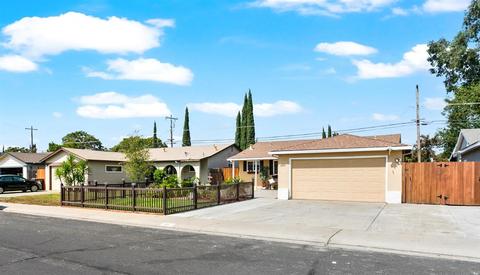 451 Diane Dr, Manteca, CA 95336 photo 2