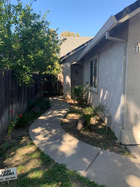 211 E Oak St, Lodi, CA 95240 photo 6
