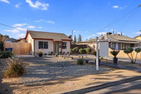 632 Chestnut St, Turlock, CA 95380 photo 1