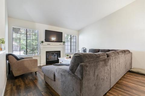 901 Champagne Ln, Modesto, CA 95351 photo 4