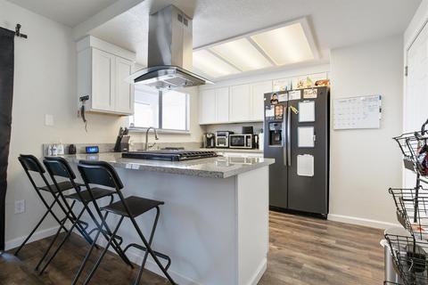901 Champagne Ln, Modesto, CA 95351 photo 9