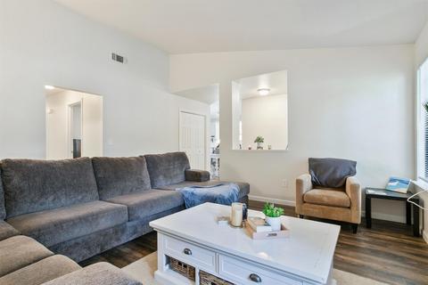 901 Champagne Ln, Modesto, CA 95351 photo 5