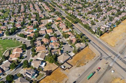 Undisclosed, Tracy, CA 95377 photo 49