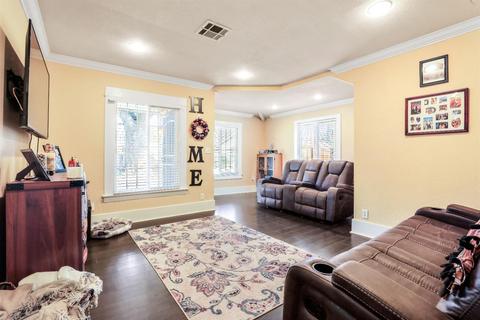 220 Olive Ct, Lodi, CA 95240 photo 3