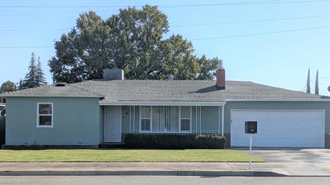 851 E D St, Oakdale, CA 95361 photo 1