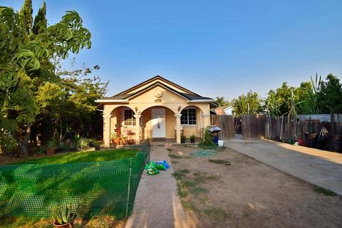1805 Olympia St, Modesto, CA 95358 photo 2
