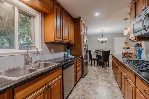 2725 Warwick Ln, Modesto, CA 95350 photo 7