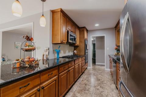 2725 Warwick Ln, Modesto, CA 95350 photo 9
