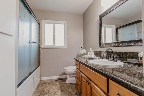 2725 Warwick Ln, Modesto, CA 95350 photo 26