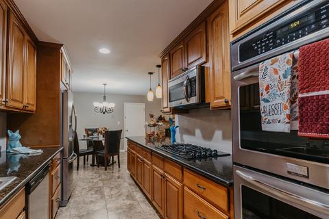 2725 Warwick Ln, Modesto, CA 95350 photo 4