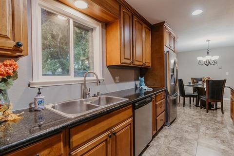2725 Warwick Ln, Modesto, CA 95350 photo 8