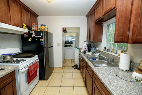 318 Spruce St, Modesto, CA 95351 photo 6