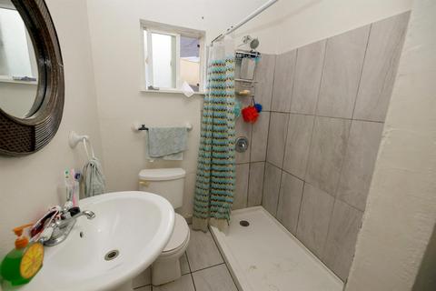318 Spruce St, Modesto, CA 95351 photo 8