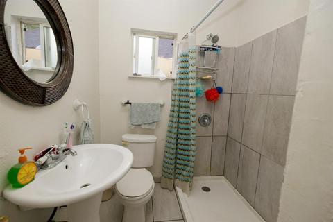 318 Spruce St, Modesto, CA 95351 photo 9