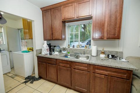 318 Spruce St, Modesto, CA 95351 photo 7