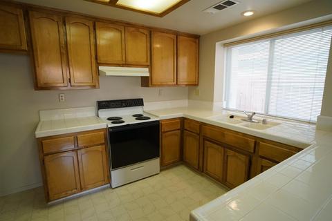 1849 Creekside Dr, Merced, CA 95348 photo 9