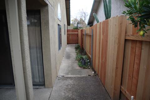 411 Sparrow Ln, Lodi, CA 95240 photo 4