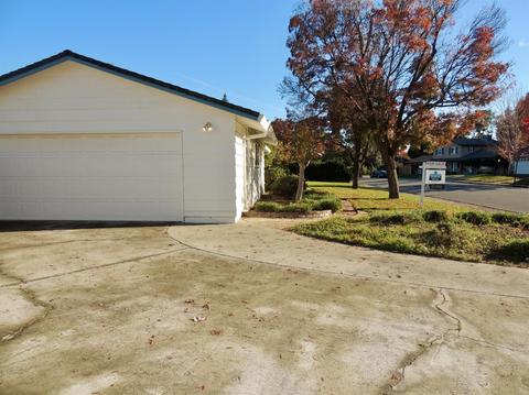 1475 Robinson Dr, Red Bluff, CA 96080 photo 4