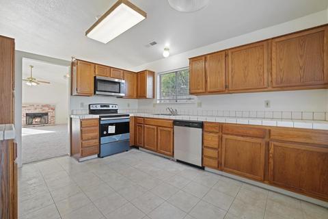 224 Queensland Ave, Turlock, CA 95382 photo 9