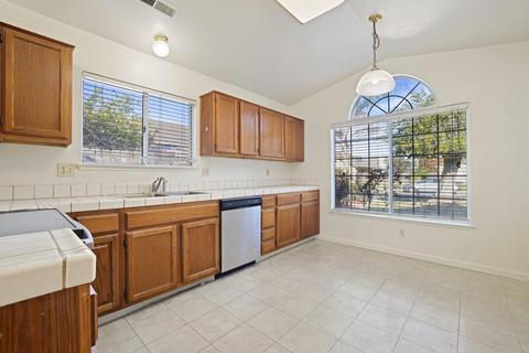 224 Queensland Ave, Turlock, CA 95382 photo 12