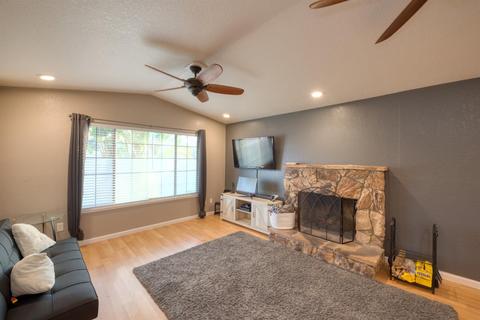 327 Roxanne Dr, Patterson, CA 95363 photo 5