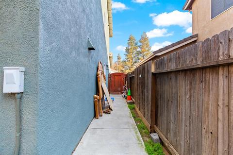 227 Red Robin Dr, Patterson, CA 95363 photo 34