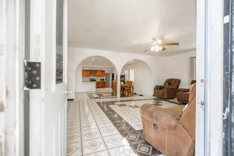 1027 Marlow St, Modesto, CA 95351 photo 7