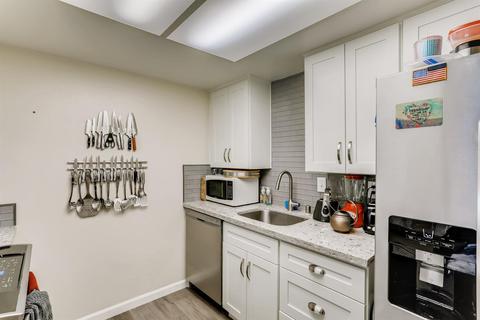 3951 Queenston Ct, Carmichael, CA 95608 photo 8