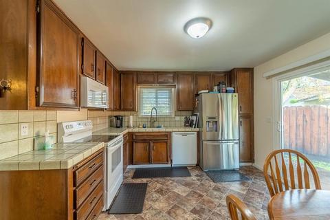 2720 Cedarbrook Ct, Modesto, CA 95355 photo 12
