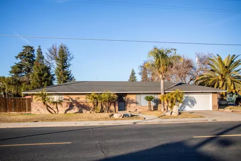 295 E North Way, Dinuba, CA 93618 photo 1