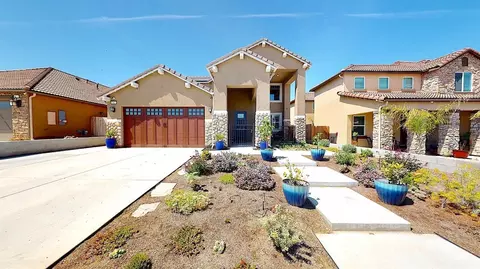562 Forester Ln, Madera, CA 93636 photo 1