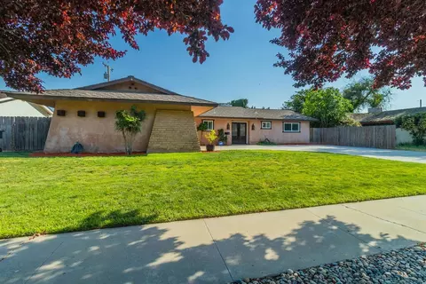 335 E Lemmon Way, Hanford, CA 93230 photo 1