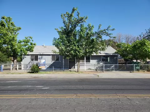 1024 Clinton St, Madera, CA 93638 photo 1
