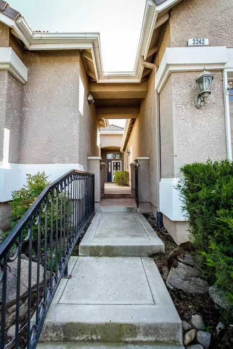 2242 Dawson Cove Ln, Clovis, CA 93611 photo 3