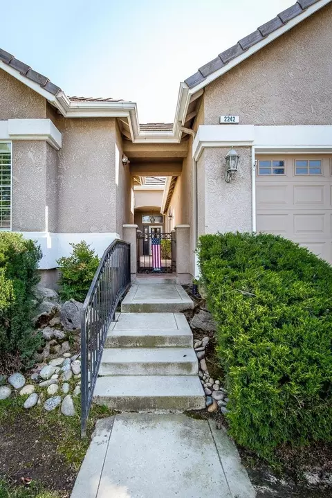 2242 Dawson Cove Ln, Clovis, CA 93611 photo 2