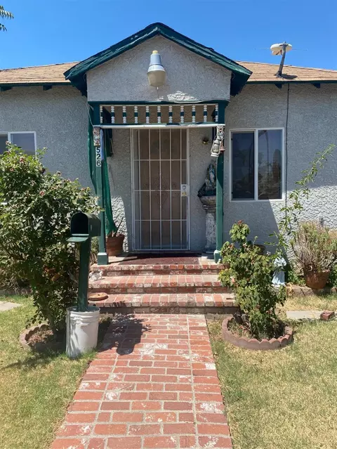 526 E 10th St, Hanford, CA 93230 photo 1